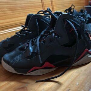 Nice Nike Air Jordan’s! Worn by my son but he outgrew them. Size